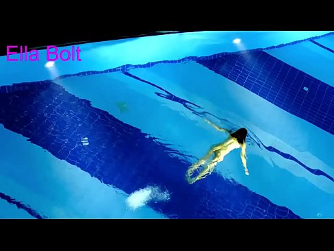 ❤️ Non podo deixar de mirar, unha moza loira que é sorprendida nadando espida na piscina do resort ELLA BOLT ️ Vídeo porno en % gl.classicmebel21.ru % ❌❤